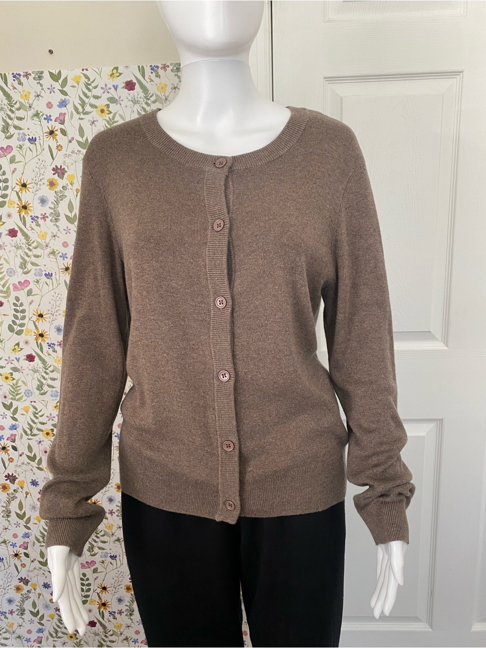 Arach&Cloz Women’s Taupe Button-Up Long Sleeve Cardigan Size Medium